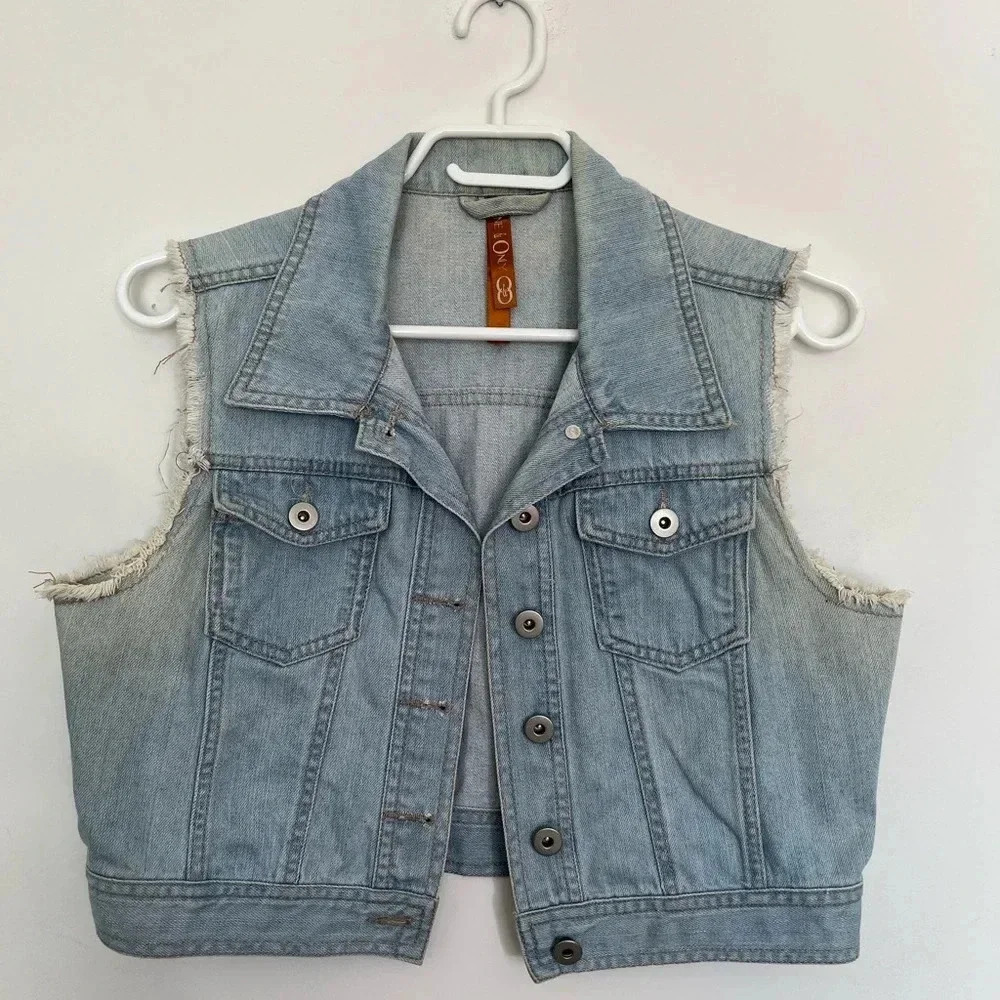 FREE with any purchase - One and Only Light Blue Denim Distressed Vest sz medium - Picture 2 of 6